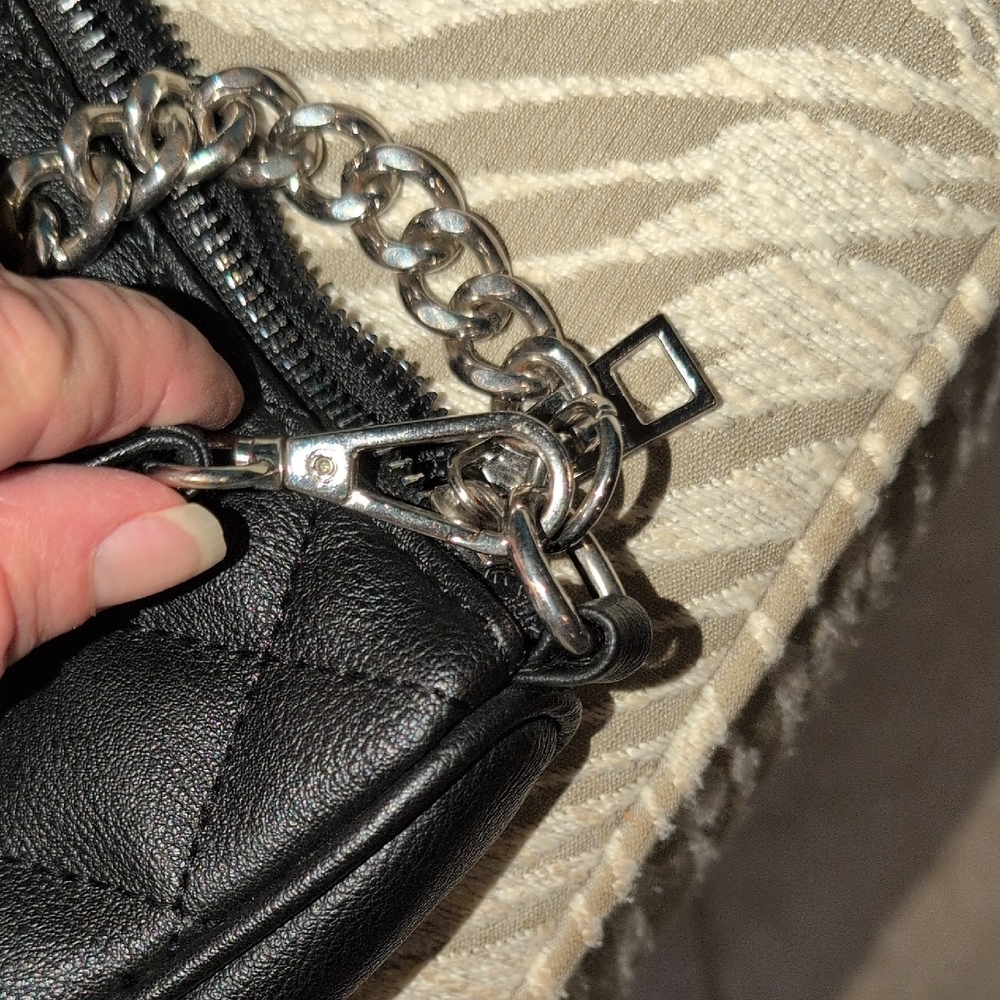 Elegant Black Quilted Shoulder Bag with A Chain Strap And A Shoulder Strap - Picture 5 of 10